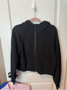 lululemon athletica Black Full-Zip Hoodie Jacket
SIZE M/L